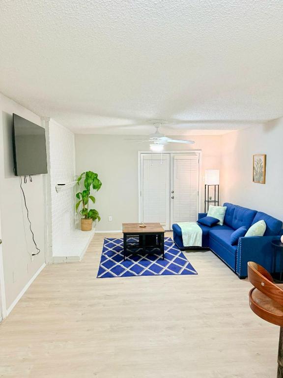 Central 1BR Retreat by Hospital and tollway - B&B Addison
