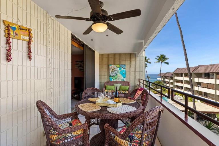 Beachside Condo with Ocean Views - B&B Kailua-Kona