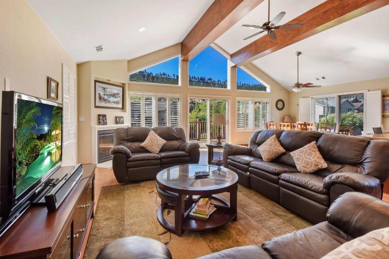 Mule Meadows - Classy Split level South Tahoe home - B&B South Lake Tahoe