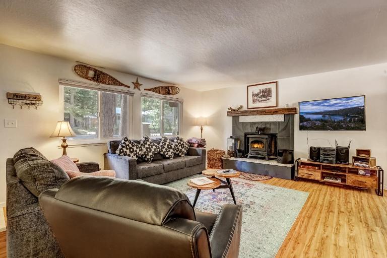 Coziness Cabin - Cute little cabin in the Tahoe woods - B&B South Lake Tahoe