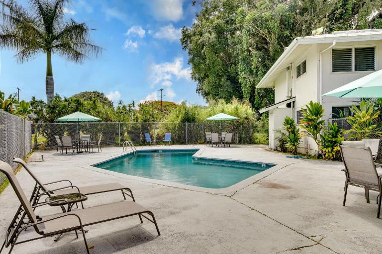 Walk to Dtwn Hilo! Tropical Getaway w/ Pool Access - B&B Hilo