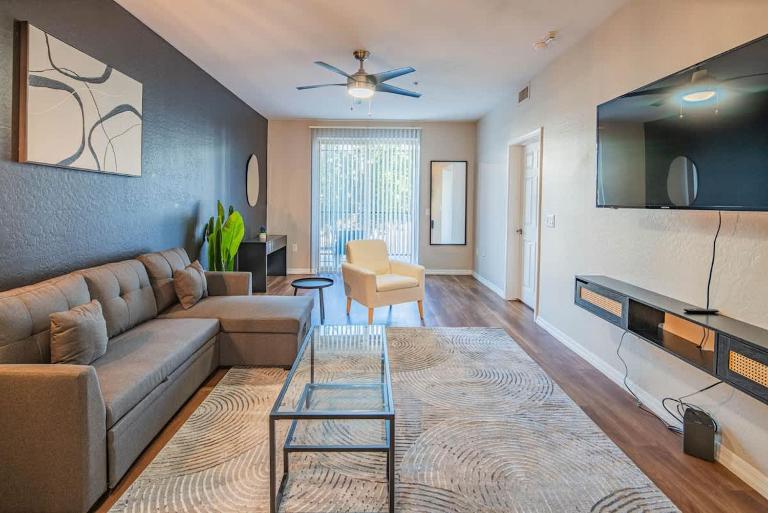 Gym Pool Near ASU Sloan Pk WasherDryer Parking - B&B Tempe