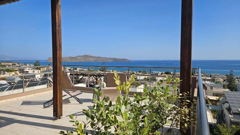 Reflections Apartments- Relaxed Stay near the Beach, Chania - B&B Stalós
