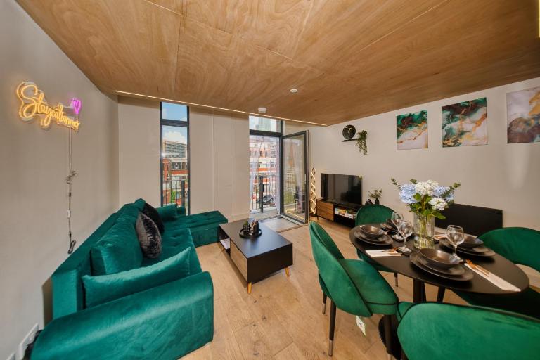 2Bed Balcony Apartment Close to City Centre - Chambres d'hôtes Manchester
