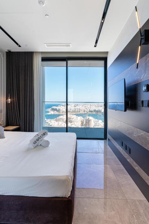 20th Floor Luxury Sea View Mercury Tower Apartment - Rooftop Pool! by Stays Uniq - Bed and Breakfast San Ġiljan