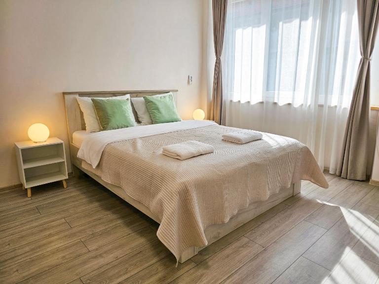 Urban Retreat Central Studio with Tâmpa View - B&B Braşov
