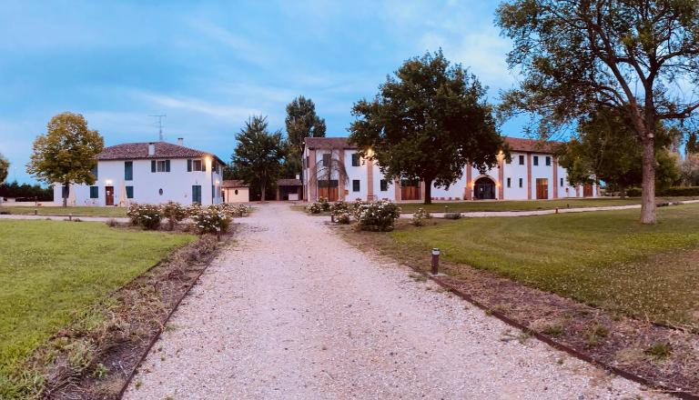 Agriturismo con piscina immerso nella natura La Bisa - B&B Trecenta
