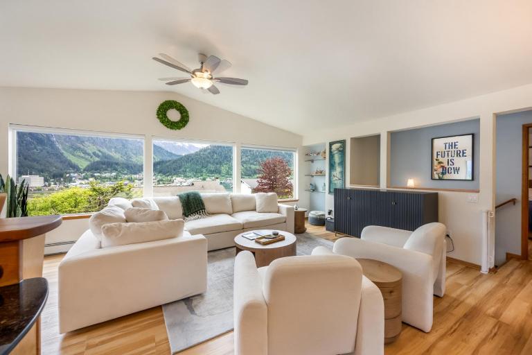 Magical Mountain Retreat - B&B Juneau