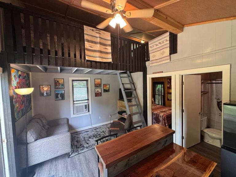 Holler Cabin and Camp - B&B Eureka Springs