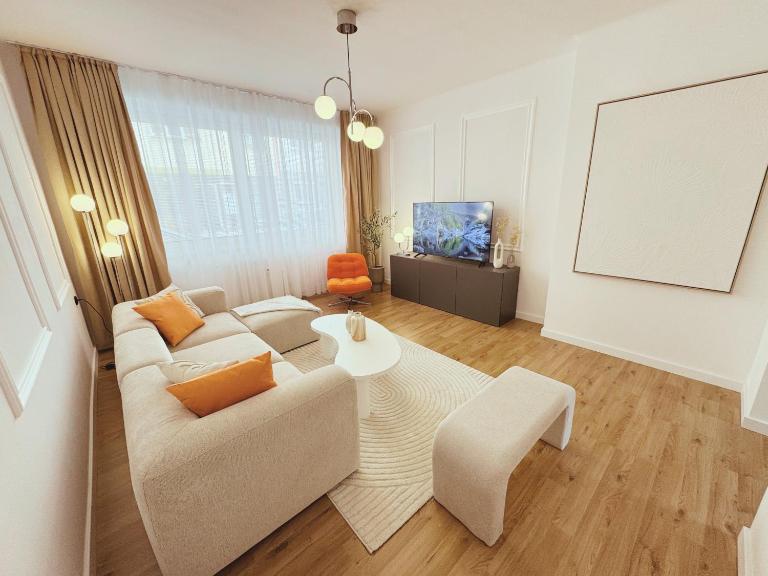 Velký luxusní apartmán se dvěma ložnicemi v centru Pardubic - WiFi, Netflix - Ferienwohnung Pardubice