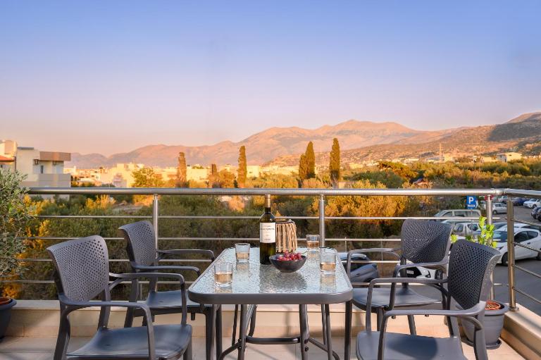 Aerino House - 2BD Apartment in Hersonissos - Sleeps 5 - B&B Khersónisos