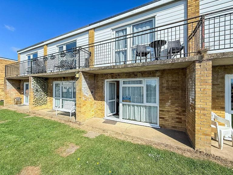 8 Berth Chalet To Hire In Hemsby Near Hemsby Beach Ref 18117B - B&B Hemsby