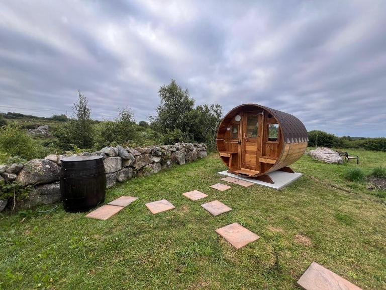 BlueWillow Retreat Sleeps 6 Private Sauna Wild Atlantic Way Near Spiddal & Galway - B&B Galway