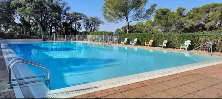 Spacious house with pool close to the sea - Ferienwohnung Saint-Raphaël