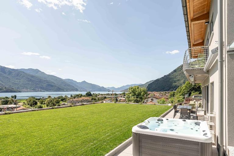 Villa Afrodite Lake Como - Luxury Italian Design by "The House Of Travelers" - B&B Gravedona
