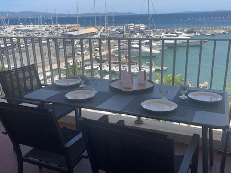 Appartement climatisé avec terrasses et vue port, proche plages à Hyères - FR-1-335-191 - Chambres d'hôtes Hyères