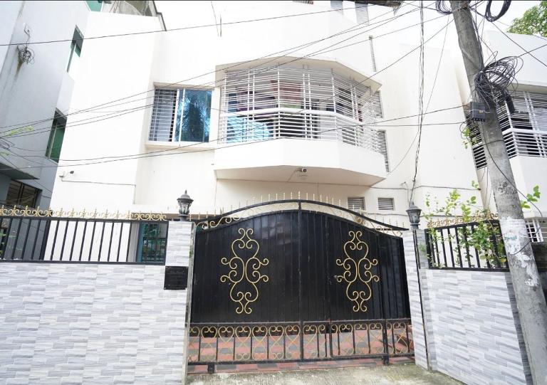 Alom Manzil - 4 Bedroom Family Home - Ferienwohnung Sylhet