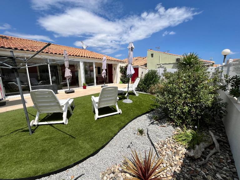 Spacieuse et belle villa climatisée pour 9 couchages, Wifi, piscine commune, 250 m de la plage dans résidence LRMA6465 - B&B Portiragnes
