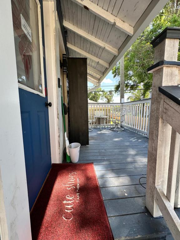 Ybor Heights Upstairs 1br 1ba Off N Nebraska WD 6 mins Downtown - Chambres d'hôtes Tampa