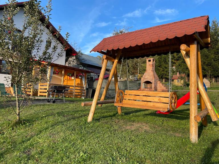 Cozy mountain house - B&B Trăisteni