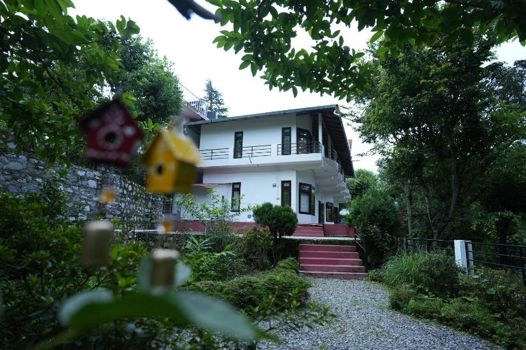 Athira By The Lake - Naukuchiatal - Bed and Breakfast Bhimtal