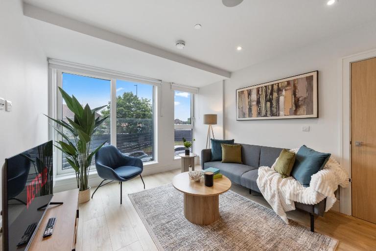 Modern & Cozy 2-Bedroom Apartment plus Parking, Gym, Cinema, Games Room, Workspace - B&B New Milton