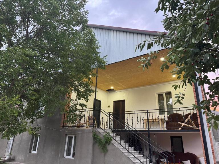 Luni - B&B Tmogvi