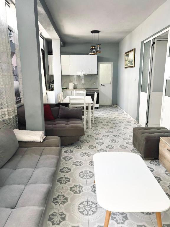 Kalabria Apartment - Ferienwohnung Durrës