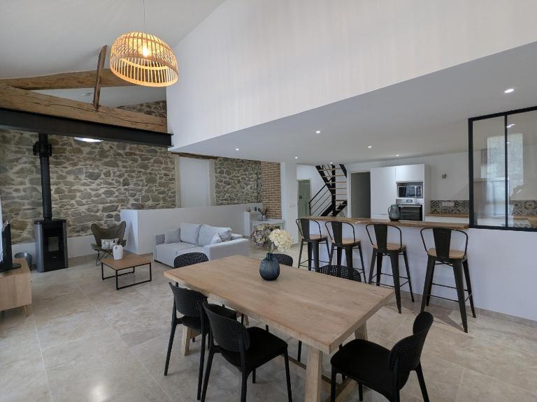 La Remise loft de caractère et grand garage - B&B Collobrières