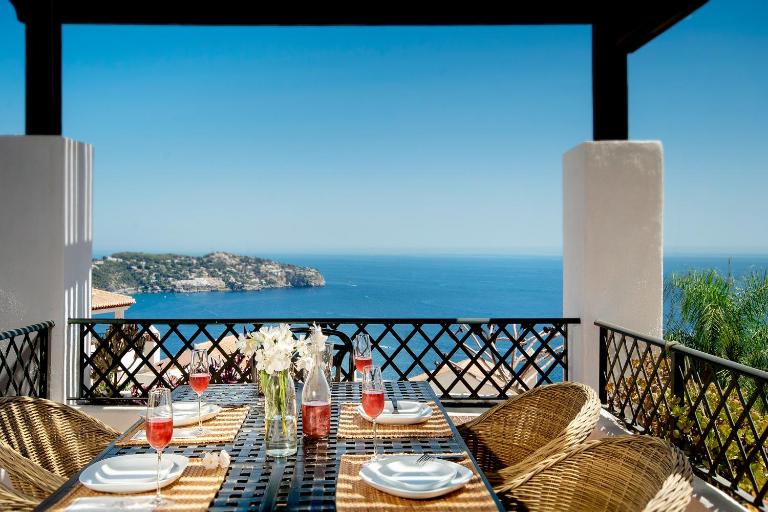 Terrace with Stunning Views, Pool and Parking - Ferienwohnung La Herradura