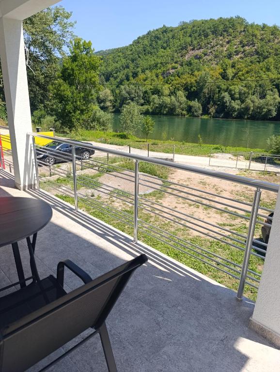 LUX APARTMANI Rajska plaza - Chambres d'hôtes Bratunac