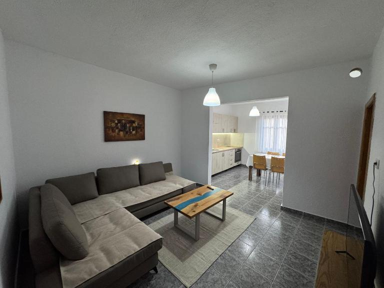 Ili's Apartment, Pogradec - Ferienwohnung Pogradec