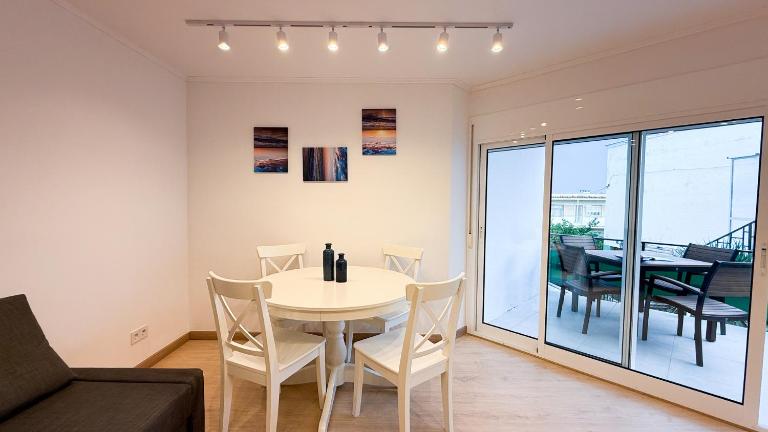 104 - Beachside Renovated 1BR apt 5 min from Beach - Bed and Breakfast Cambrils