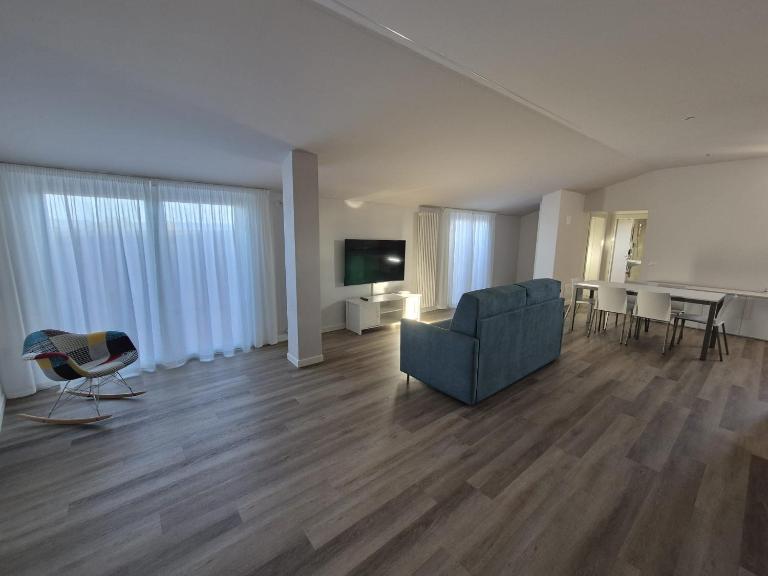 Hotel MAX Lazise &Appartamenti - A due Passi dai Parchi Più Famosi - B&B Lazise