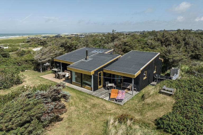 Large bright summerhouse with sea view and close to the ocean - B&B Lønstrup