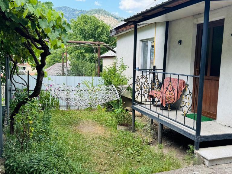 guest house merab - Ferienwohnung Bordschomi