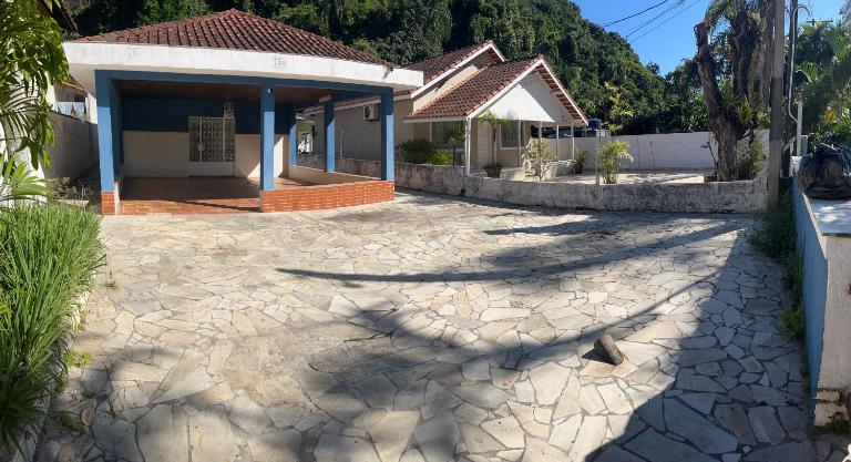 Casa com Ar condicionado a 50m da praia de Riviera - B&B Bertioga