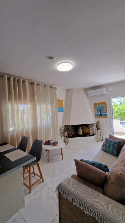 Leo's House - Bed and Breakfast Artémida