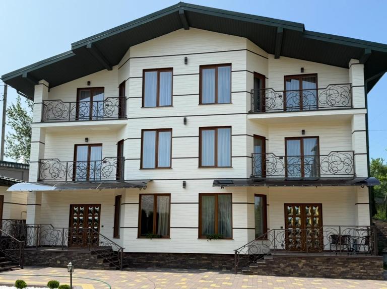Villa Viktoria - Chambres d'hôtes Lazeshchyna