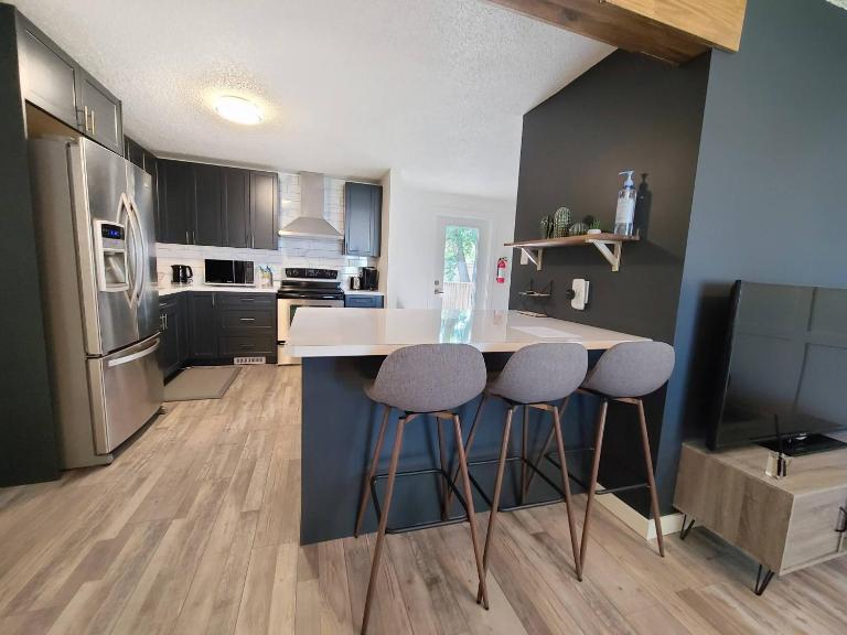 Spacious 3-Bedroom Home. - Chambres d'hôtes Régina