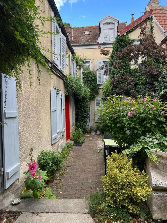 Duplex La Maisonnette 2 Chambres - parking gratuit - B&B Troyes