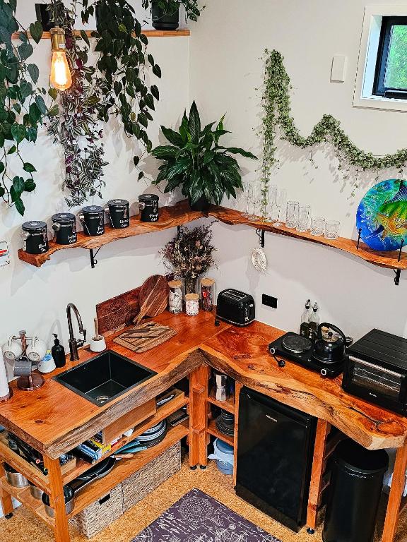 Adventurer's Chest - Pohutukawa - B&B Hot Water Beach