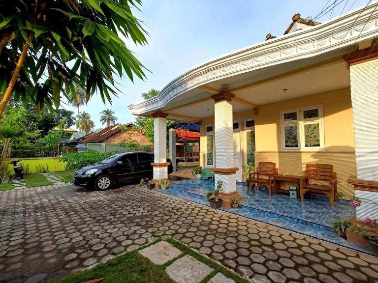 Nirmala Homestay - Bed and Breakfast Sarongan