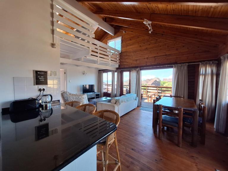 The beach cabin with pool - B&B Port Alfred