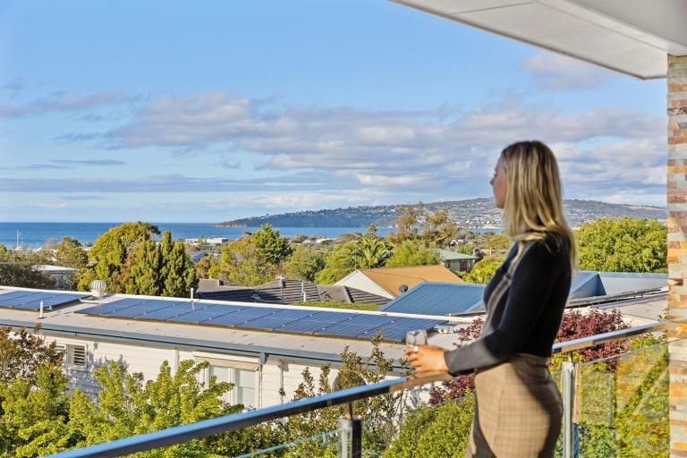 The Dromana Beach House - Stunning Views - Chambres d'hôtes Darriman