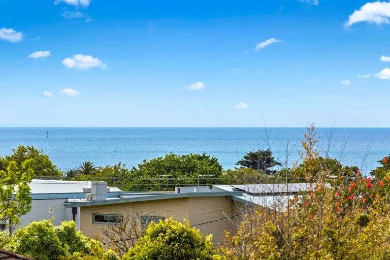 Beach House Retreat - Sea and Mountain Views - B&B Darriman