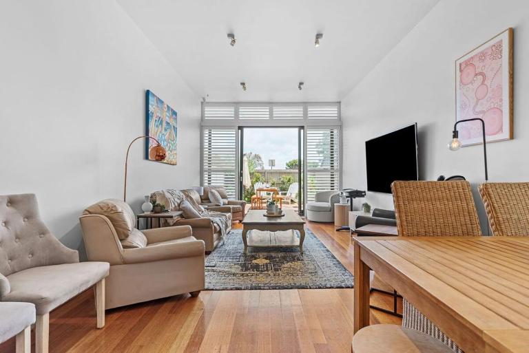 Beachfront Getaway - In the Heart of St Kilda - B&B Melbourne