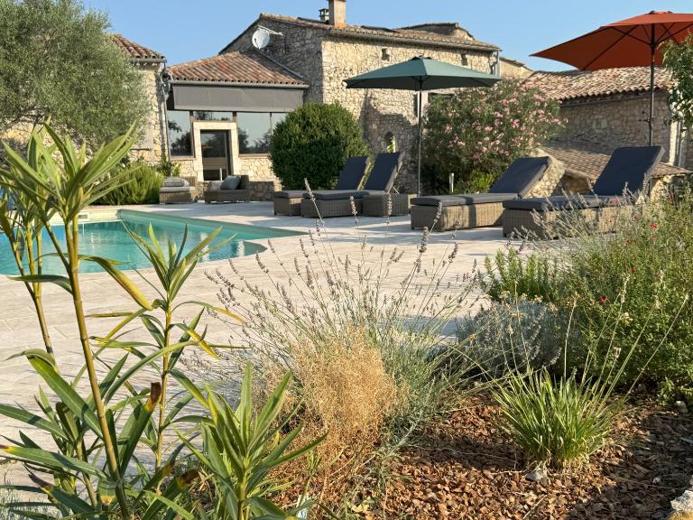 Maison Casamande & SPA - Luxe et sérénité dans un domaine d'amandiers - Bed and Breakfast Bouquet