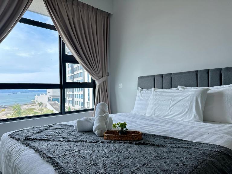 Jesselton Quay Sea & Pool View for 6 PAX - B&B Kota Kinabalu