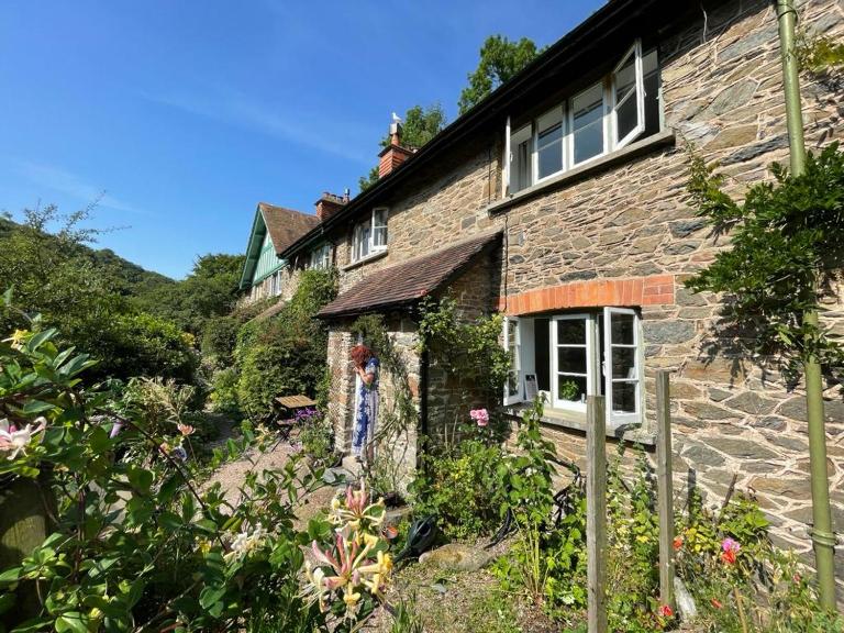 Sheila's Cottage - B&B Lynton